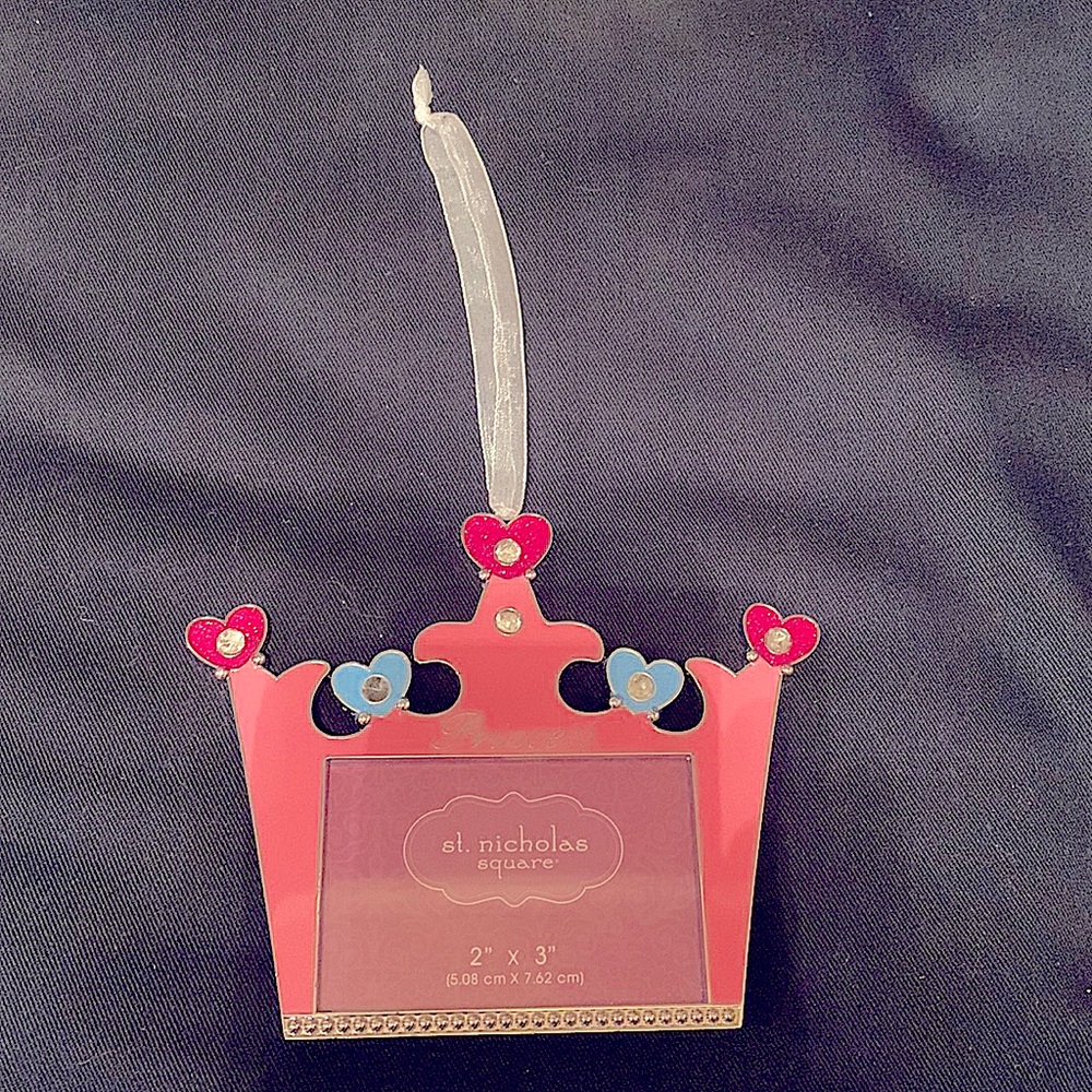 Picture frame ornament